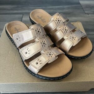 NIB Clarks Quartz Sandals Size 6
